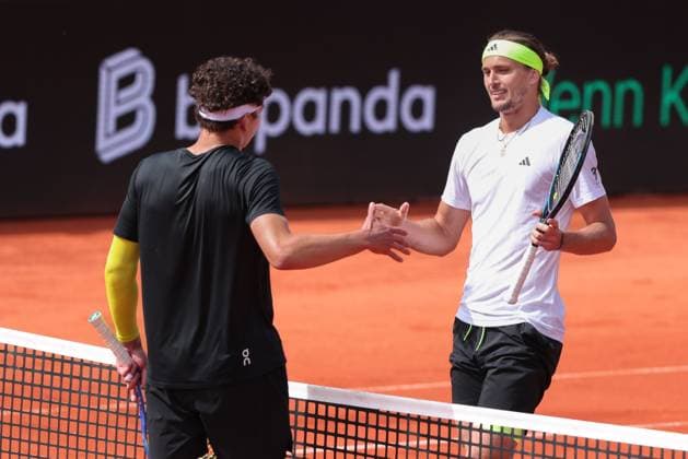 L-R. Ben Shelton gratuliert dem Sieger Alexander Zverev, Einzel, Men s Singles, Endspiel, Final Tennis - BMW Open 2025 - ATP, Tennis Herren 500 - MTTC Iphitos - Munich - - Germany - 20 April 2025. Copyright: xJuergenxHasenkopfx