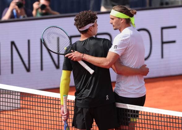 L-R. Ben Shelton gratuliert dem Sieger Alexander Zverev, Einzel, Men s Singles, Endspiel, Final Tennis - BMW Open 2025 - ATP, Tennis Herren 500 - MTTC Iphitos - Munich - - Germany - 20 April 2025. Copyright: xJuergenxHasenkopfx