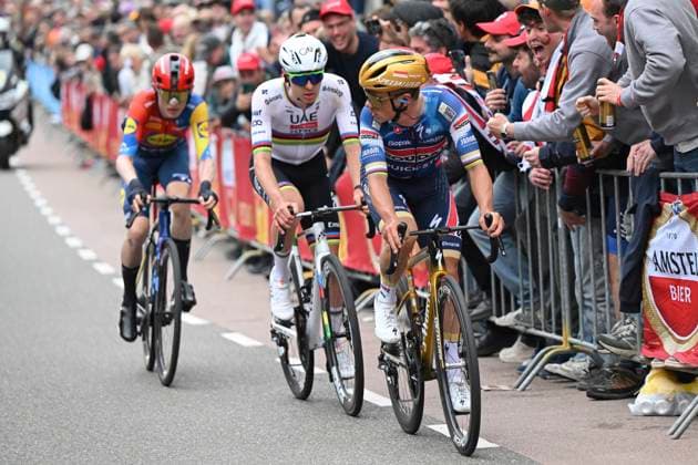 Amstel Gold Race 2025 cycling race VALKENBURG, THE NETHERLANDS - APRIL 20 : Pogacar Tadej (SLO) of UAE Team Emirates, Evenepoel Remco (BEL) of Soudal Quick-Step and Skjelmose Mattias (DEN) of Lidl - Trek during the Men Elite UCI World Tour 59th Amstel Gold Race cycling race with start in Maastricht and finish in Valkenburg (255,9 km) on April 20, 2025 in Valkenburg, The Netherlands, 20 04 2025 ( Motordriver Kenny Verfaillie & Valkenburg The Netherlands  Copyright: xDarioxBelingherix