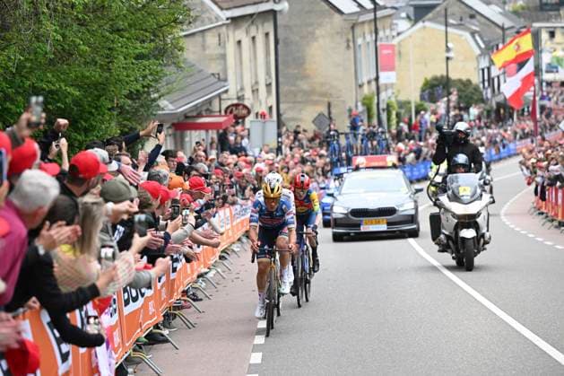 Amstel Gold Race 2025 cycling race VALKENBURG, THE NETHERLANDS - APRIL 20 : Pogacar Tadej (SLO) of UAE Team Emirates, Evenepoel Remco (BEL) of Soudal Quick-Step and Skjelmose Mattias (DEN) of Lidl - Trek during the Men Elite UCI World Tour 59th Amstel Gold Race cycling race with start in Maastricht and finish in Valkenburg (255,9 km) on April 20, 2025 in Valkenburg, The Netherlands, 20 04 2025 ( Motordriver Kenny Verfaillie & Valkenburg The Netherlands  Copyright: xDarioxBelingherix