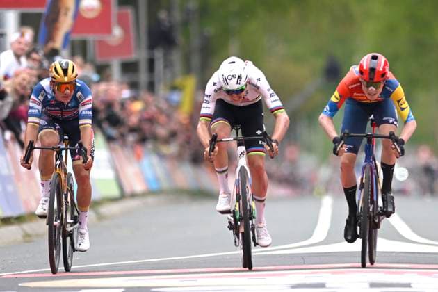 Amstel Gold Race 2025 cycling race VALKENBURG, THE NETHERLANDS - APRIL 20 : Skjelmose Mattias (DEN) of Lidl - Trek wins, Pogacar Tadej (SLO) of UAE Team Emirates and Evenepoel Remco (BEL) of Soudal Quick-Step during the Men Elite UCI World Tour 59th Amstel Gold Race cycling race with start in Maastricht and finish in Valkenburg (255,9 km) on April 20, 2025 in Valkenburg, The Netherlands, 20 04 2025 ( Motordriver Kenny Verfaillie & Valkenburg The Netherlands  Copyright: xNicoxVereeckenx