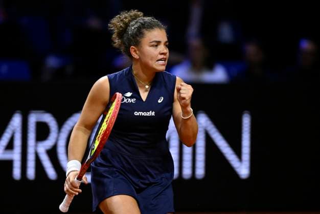 Jasmine Paolini (ITA) Jubel, Freude, Emotion, emotional, jubelt, Glueck, gluecklich, Tennis Damen Porsche-Cup Porsche Tennis Grand Prix GP Stuttgart 2025 Porsche Arena 20.04.2024 DFL REGULATIONS PROHIBIT ANY USE OF PHOTOGRAPHS AS IMAGE SEQUENCES AND OR QUASI-VIDEO Tennis Damen Porsche-Cup Porsche Tennis Grand Prix GP Stuttgart 2025