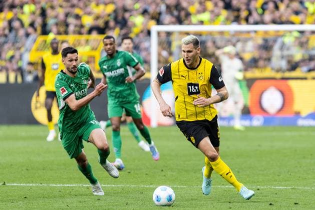 1. Fußball Bundesliga: Borussia Dortmund - Borussia Mönchengladbach; 20.04.2025 Tim Kleindienst (Borussia Mönchengladbach, 11), Niklas Süle (Borussia Dortmund, 25) 1. Fußball Bundesliga: Borussia Dortmund - Borussia Mönchengladbach; Signal Iduna Park, Dortmund; 20.04.2025 DFL regulations prohibit any use of photographs as image sequences and or quasi video. *** 1 Bundesliga Borussia Dortmund Borussia Mönchengladbach 20 04 2025 Tim Kleindienst Borussia Mönchengladbach, 11 , Niklas Süle Borussia Dortmund, 25 1 Bundesliga Borussia Dortmund Borussia Mönchengladbach Signal Iduna Park, Dortmund 20 04 2025 DFL regulations prohibit any use of photographs as image sequences and or quasi video Copyright: xBEAUTIFULxSPORTS Buriakovx