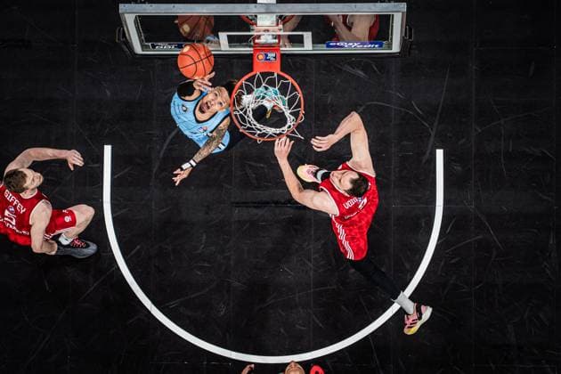 Bilder des Jahres 2025, Sport 04 April Sport Bilder des Tages Basketball Männer Saison 2024 2025 easyCredit Basketball Bundesliga Veolia Towers Hamburg vs. FC Bayern Basketball 20.04.2025 Jaizec Lottie ( 4, Veolia Towers Hamburg) beim Korbleger Hamburg Barclaysarena Hamburg Deutschland *** Basketball Men Season 2024 2025 easyCredit Basketball Bundesliga Veolia Towers Hamburg vs FC Bayern Basketball 20 04 2025 Jaizec Lottie 4, Veolia Towers Hamburg at Korbleger Hamburg Barclaysarena Hamburg Germany