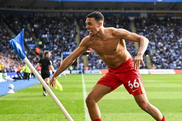 Sport Themen der Woche KW16 Sport Bilder des Tages Leicester, England, 20th April 2025. Trent Alexander-Arnold of Liverpool celebrates his goal to make it 0-1 during the Leicester City vs Liverpool Premier League match at the King Power Stadium, Leicester. Picture credit should read: Craig Thomas Sportimage EDITORIAL USE ONLY. No use with unauthorised audio, video, data, fixture lists, club league logos or live services. Online in-match use limited to 120 images, no video emulation. No use in betting, games or single club league player publications. SPI_122_CT_Leicester_City_v_Liverpool SPI-3854-0040