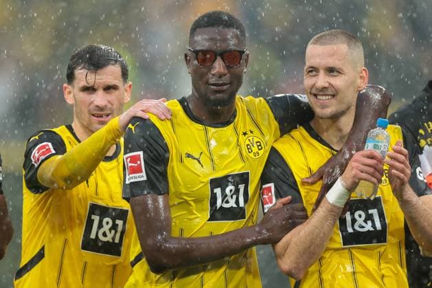 Bilder des Jahres 2025, Sport 04 April Sport Themen der Woche KW16 Sport Bilder des Tages 20.04.2025, 1. Bundesliga, 30. Spieltag, Borussia Dortmund - Borussia Mönchengladbach, v. l. Pascal Groß (Borussia Dortmund), Serhou Guirassy (Borussia Dortmund) mit einer Sonnenbrille, Waldemar Anton (Borussia Dortmund) bejubeln den Heimsieg, Dortmund Signal Iduna Park NRW Deutschland xRHR-FOTO DEx *** 20 04 2025, 1 Bundesliga, Matchday 30, Borussia Dortmund Borussia Mönchengladbach, f l Pascal Groß Borussia Dortmund , Serhou Guirassy Borussia Dortmund with sunglasses, Waldemar Anton Borussia Dortmund celebrate the home win, Dortmund Signal Iduna Park NRW Germany xRHR PHOTO DEx Copyright: DennisxEwert RHR-FOTOx RHR-FOTO DE