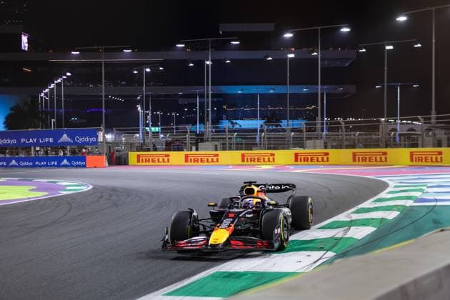 F1 - SAUDI ARABIAN GRAND PRIX 2025 01 VERSTAPPEN Max (nld), Red Bull Racing RB21, action during the Formula 1 STC Saudi Arabian Grand Prix 2025, 5th round of the 2025 FIA Formula One World Championship, WM, Weltmeisterschaft from April 18 to 20, 2025 on the Jeddah Corniche Circuit, in Jeddah, Saudi Arabia - JeddahSaudi Arabia  Copyright: xFLORENTxGOODENx