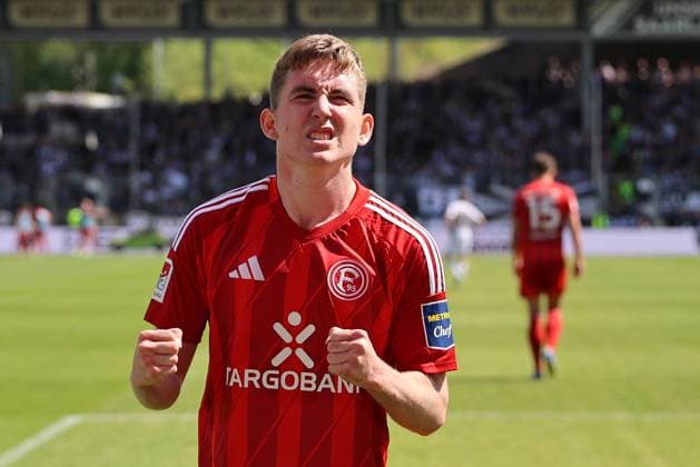 19.04.2025, Fussball, Herren, 2. Bundesliga, Saison 2024 2025, SV 07 Elversberg - Fortuna Düsseldorf, Torjubel zum 0:1, Torschütze: Isak Bergmann Johannesson (Fortuna Düsseldorf) Elversberg Ursapharm-Arena an der Kaiserlinde Saarland Deutschland (DE) *** 19 04 2025, Soccer, Men, 2 Bundesliga, Season 2024 2025, SV 07 Elversberg Fortuna Düsseldorf, Goal celebration to 0 1, Goalscorer Isak Bergmann Johannesson Fortuna Düsseldorf Elversberg Ursapharm Arena an der Kaiserlinde Saarland Germany EN Copyright: xFabianxKleerx