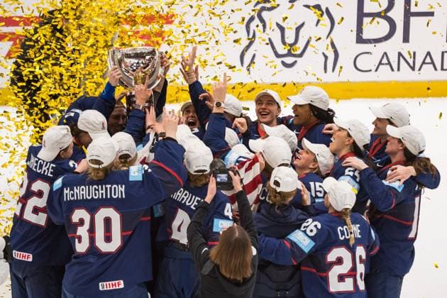 Sport Bilder des Tages US players with trophy celebrate after winning the Ice hockey, Eishockey IIHF WomenÂ s World Championship, WM, Weltmeisterschaft the gold medal match USA vs Canada, Ceske Budejovice, Czech Republic, April 20, 2025. (CTKxPhoto PetrxSkrivanek) CTKPhotoP2025042005692  CTKPhotoP2025042005692