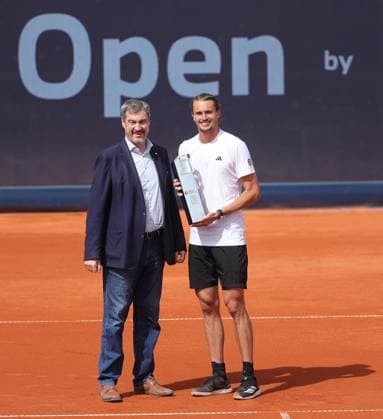19.04.2025, BMW Open MTTC Iphitos ATP, Tennis Herren Tour 500, Muenchen, Tennis, im Bild: Minister Praesident Markus Soeder und Alexander Zverev (GER)