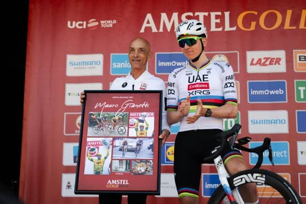 Radsport, Amstel Gold Race Herren, 20.04.2025 Mauro Gianetti (SUI, Teammanager UAE Team Emirates - XRG) und Tadej Pogacar (SLO, UAE Team Emirates - XRG) Berg en Terblijt Limburg Niederlande Copyright: xMarcelxHilgerx