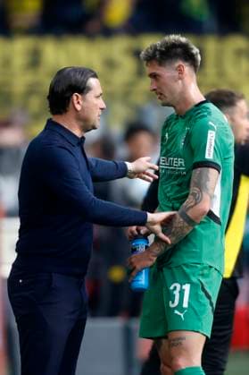 Dortmund, Deutschland, 1. Fussball Bundesliga 30. Spieltag, Saison 24 25 Borussia Dortmund : Borussia Mönchengladbach 3-2 20. 04. 2025 im Signal-Iduna Park in Dortmund Trainer Gerardo SEOANE (MG) li.- und Tomas CVANCARA (MG) re.-