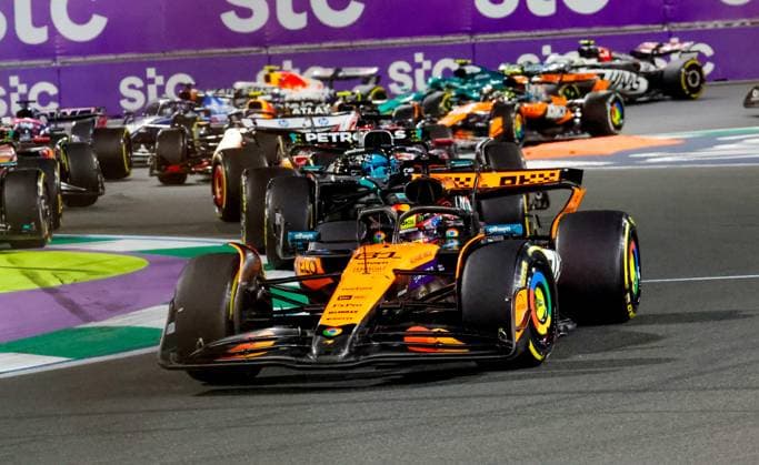 Start, 81 Oscar Piastri (AUS, McLaren F1 Team), F1 Grand Prix of Saudi Arabia at Jeddah Corniche Circuit on April 20, 2025 in Jeddah, Saudi Arabia. (Photo by HOCH ZWEI) Jeddah Saudi Arabia