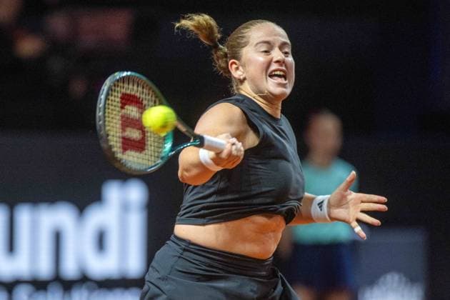 Jelena Ostapenko (LAT). xettx, Deutschland, Stuttgart, 21.04.2025, Tennis, 48. Porsche Tennis Grand Prix, 2025, Finale, A.Sabalenka - J.Ostapenko (LAT), Porsche Arena Foto: A2 Bildagentur Peter Hartenfelser