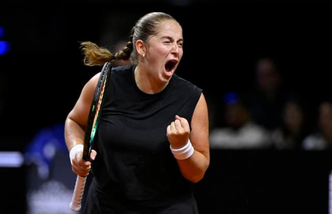 Jelena Ostapenko (LAT) Jubel, Freude, Emotion, emotional, jubelt, Glueck, gluecklich, Tennis Damen Porsche-Cup Porsche Tennis Grand Prix GP Stuttgart 2025 Porsche Arena 21.04.2024 DFL REGULATIONS PROHIBIT ANY USE OF PHOTOGRAPHS AS IMAGE SEQUENCES AND OR QUASI-VIDEO Tennis Damen Porsche-Cup Porsche Tennis Grand Prix GP Stuttgart 2025