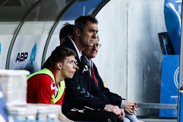 Mannschaftsarzt Dr. Andreas Harlass-Neuking (SSV Jahn Regensburg) - 2. Fußball Bundesliga Saison 2024-2025 1. FC Magdeburg vs. SSV Jahn Regensburg in der Avnet Arena in Magdeburg - Fußball,Mann,Männer,Deutschland,20.04.2025