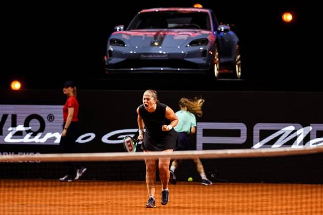 Im Bild Jelena Ostapenko mit Siegesfaust und Schrei nach Satzgewinn Finale Aryna Sabalenka vs Jelena Ostapenko LAT GER, Porsche Tennis Grand Prix GP Stuttgart 2025, WTA500, 21.04.2025 GER, Porsche Tennis Grand Prix GP Stuttgart 2025, WTA500, 21.04.2025 Stuttgart Copyright: xEibner-Pressefoto RogerxBuerkex EP