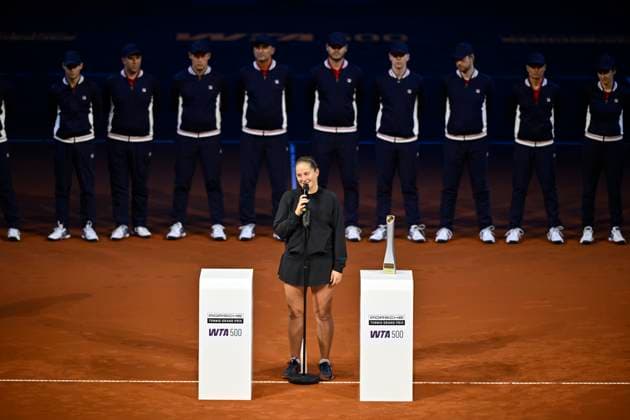 Siegerehrung, Ehrung .Jelena Ostapenko (LAT) Tennis Damen Porsche-Cup Porsche Tennis Grand Prix GP Stuttgart 2025 Porsche Arena 21.04.2024 DFL REGULATIONS PROHIBIT ANY USE OF PHOTOGRAPHS AS IMAGE SEQUENCES AND OR QUASI-VIDEO Tennis Damen Porsche-Cup Porsche Tennis Grand Prix GP Stuttgart 2025