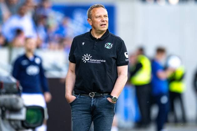 Andre Breitenreiter (Hannover 96, Trainer), GER, SV Darmstadt 98 vs. Hannover 96, 2. Bundesliga, Fussball, 30. Spieltag, Saison 2024 2025, 20.04.2025. DFL REGULATIONS PROHIBIT ANY USE OF PHOTOGRAPHS as IMAGE SEQUENCES and or QUASI-VIDEO. GER, SV Darmstadt 98 vs. Hannover 96, 2. Bundesliga, Fussball, 30. Spieltag, Saison 2024 2025, 20.04.2025. Darmstadt Copyright: xEibner-Pressefoto FlorianxWiegandx EP_FWD