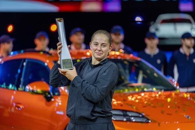 Die Siegerin des 48. Porsche Tennis Grand Prix 2025 Jelena Ostapenko (LAT). xettx, Deutschland, Stuttgart, 21.04.2025, Tennis, 48. Porsche Tennis Grand Prix, 2025, Finale, A.Sabalenka - J.Ostapenko (LAT), Porsche Arena Foto: A2 Bildagentur Peter Hartenfelser