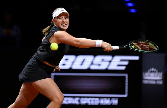Jelena Ostapenko (LAT) Aktion Tennis Damen Porsche-Cup Porsche Tennis Grand Prix GP Stuttgart 2025 Porsche Arena 21.04.2024 DFL REGULATIONS PROHIBIT ANY USE OF PHOTOGRAPHS AS IMAGE SEQUENCES AND OR QUASI-VIDEO Tennis Damen Porsche-Cup Porsche Tennis Grand Prix GP Stuttgart 2025