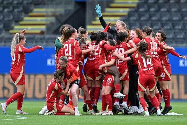 CUP FINAL STANDARD VS RSC ANDERLECHT players of Standard celebrate after winning a female soccer game between Standard Femina de Liege and RSC Anderlecht in the Belgian Cup Final competition , on Monday 21 April 2025 in Leuven , BELGIUM . PHOTO SPORTPIX David Catry Leuven King Power Stadium - Den Dreef Vlaams Brabant BELGIUM  Copyright: xSportpix.bex xDavidxCatryxDavidxCatryx