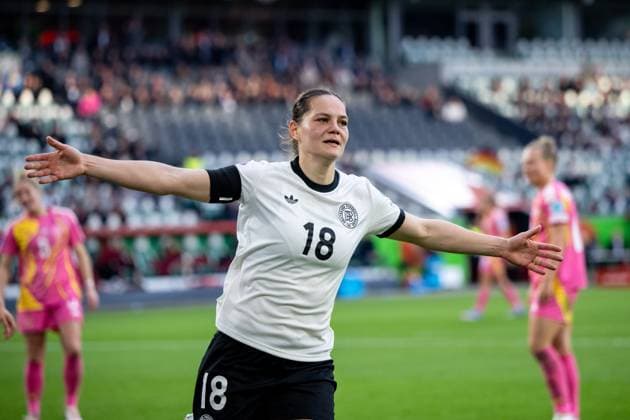 Giovanna Hoffmann (Deutschland, 18) jubelt ueber das Tor zum 3:1, GER, Deutschland vs Schottland, Frauen Fussball Nationalmannschaft, UEFA Womens Nations League, Liga A, 4. Spieltag, Saison 2024 2025, 08.04.2025 GER, Deutschland vs Schottland, Frauen Fussball Nationalmannschaft, UEFA Womens Nations League, Liga A, 4. Spieltag, Saison 2024 2025, 08.04.2025 Wolfsburg Copyright: xEibner-Pressefoto Memmlerx EP_MMR