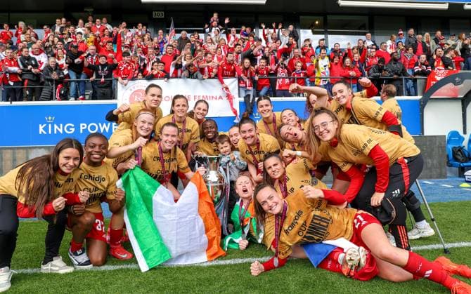 Sport Themen der Woche KW17 Sport Bilder des Tages CUP FINAL STANDARD VS RSC ANDERLECHT Standard players posing with the cup after winning the female soccer game between Standard Femina de Liege and RSC Anderlecht in the Belgian Cup Final competition , on Monday 21 April 2025 in Leuven, Belgium . PHOTO SPORTPIX SEVIL OKTEM Leuven King Power Stadium - Den Dreef Vlaams Brabant BELGIUM  Copyright: xSportpix.bex xSevilxOktemxSevilxOktemx