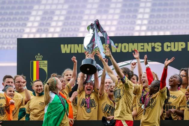 CUP FINAL STANDARD VS RSC ANDERLECHT Standard players celebrating with the cup after winning the female soccer game between Standard Femina de Liege and RSC Anderlecht in the Belgian Cup Final competition , on Monday 21 April 2025 in Leuven, Belgium . PHOTO SPORTPIX SEVIL OKTEM Leuven King Power Stadium - Den Dreef Vlaams Brabant BELGIUM  Copyright: xSportpix.bex xSevilxOktemxSevilxOktemx