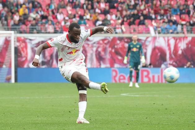 19.04.2025, xgox, Fussball 1. Bundesliga, RB Leipzig - Holstein Kiel emspor, v.l. Lutsharel Geertruida (Leipzig, 3) (DFL DFB REGULATIONS PROHIBIT ANY USE OF PHOTOGRAPHS as IMAGE SEQUENCES and or QUASI-VIDEO) Leipzig