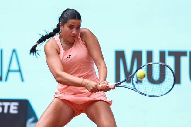 April 21, 2025, Madrid, Madrid, SPAIN: Ruth Roura Llaverias of Spain in action against Bernarda Pera of USA during the Mutua Madrid Open 2025, ATP, Tennis Herren Masters 1000 and WTA, Tennis Damen 1000, tennis tournament celebrated at Caja Magica on April 21, 2025 in Madrid, Spain. Madrid SPAIN - ZUMAa181 20250421_zaa_a181_085 Copyright: xIrinaxR.xHipolitox