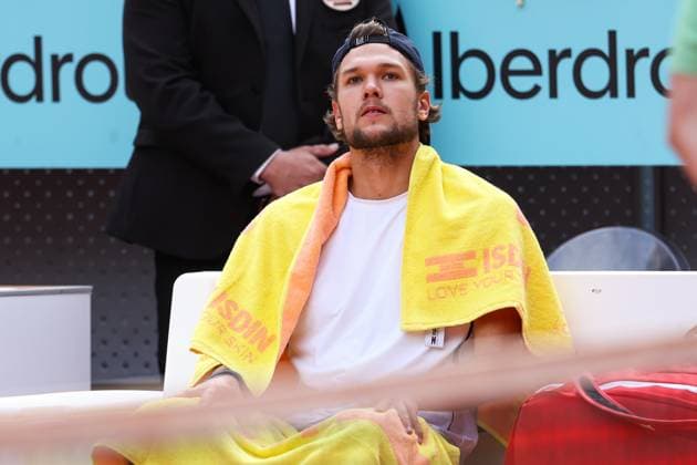 April 21, 2025, Madrid, Madrid, SPAIN: Otto Virtanen of Finland looks on against Borna Coric of Croatia during the Mutua Madrid Open 2025, ATP, Tennis Herren Masters 1000 and WTA, Tennis Damen 1000, tennis tournament celebrated at Caja Magica on April 21, 2025 in Madrid, Spain. Madrid SPAIN - ZUMAa181 20250421_zaa_a181_095 Copyright: xIrinaxR.xHipolitox