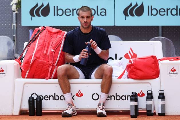 April 21, 2025, Madrid, Madrid, SPAIN: Borna Coric of Croatia looks on against Otto Virtanen of Finland during the Mutua Madrid Open 2025, ATP, Tennis Herren Masters 1000 and WTA, Tennis Damen 1000, tennis tournament celebrated at Caja Magica on April 21, 2025 in Madrid, Spain. Madrid SPAIN - ZUMAa181 20250421_zaa_a181_093 Copyright: xIrinaxR.xHipolitox