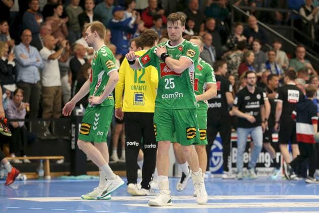 21.04.2025, Herren, Handball, Saison 2024 2025, 2. Handball-Bundesliga, 28. Spieltag: TV Grosswallstadt - TSV GWD Minden Enttaeuscht nach der Niederlage: Florian Kranzmann ( 5, GWD Minden) und Adam Nyfjaell ( 25, GWD Minden) Elsenfeld Untermainhalle Bayern Deutschland