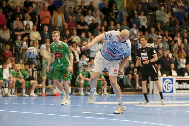 21.04.2025, Herren, Handball, Saison 2024 2025, 2. Handball-Bundesliga, 28. Spieltag: TV Grosswallstadt - TSV GWD Minden Lars Roeller ( 23, TV Grosswallstadt) trifft per 7-Meter Strafwurf erfolgreich zum 37:34 Elsenfeld Untermainhalle Bayern Deutschland