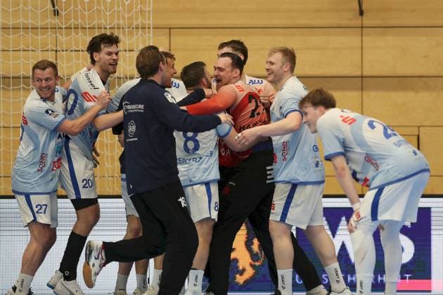 21.04.2025, Herren, Handball, Saison 2024 2025, 2. Handball-Bundesliga, 28. Spieltag: TV Grosswallstadt - TSV GWD Minden Der TV Grosswallstadt bejubelt den Heimsieg Elsenfeld Untermainhalle Bayern Deutschland