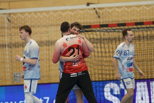 21.04.2025, Herren, Handball, Saison 2024 2025, 2. Handball-Bundesliga, 28. Spieltag: TV Grosswallstadt - TSV GWD Minden Tobias Buck ( 33, TV Grosswallstadt) und Stefan Hanemann ( 21, TV Grosswallstadt) Elsenfeld Untermainhalle Bayern Deutschland