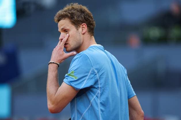 April 21, 2025, Madrid, Madrid, SPAIN: Yannick Hanfmann of Germany gestures against Hugo Gaston of France during the Mutua Madrid Open 2025, ATP, Tennis Herren Masters 1000 and WTA, Tennis Damen 1000, tennis tournament celebrated at Caja Magica on April 21, 2025 in Madrid, Spain. Madrid SPAIN - ZUMAa181 20250421_zaa_a181_219 Copyright: xIrinaxR.xHipolitox