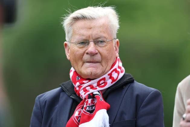 21.04.2025, Fußball, 1. FC Köln Renntag auf der Galopprennbahn Koln Weidenpesch. Der FC ist zur Gast auf der Pferderennbahn. Im Bild: Stadionsprecher Michael Trippel Nordrhein-Westfalen Deutschland *** 21 04 2025, Football, 1 FC Köln Renntag auf der Galopprennbahn Koln Weidenpesch The FC is a guest at the racecourse In the picture stadium announcer Michael Trippel North Rhine-Westphalia Germany