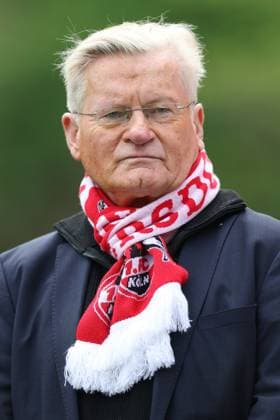 21.04.2025, Fußball, 1. FC Köln Renntag auf der Galopprennbahn Koln Weidenpesch. Der FC ist zur Gast auf der Pferderennbahn. Im Bild: Stadionsprecher Michael Trippel Nordrhein-Westfalen Deutschland *** 21 04 2025, Football, 1 FC Köln Renntag auf der Galopprennbahn Koln Weidenpesch The FC is a guest at the racecourse In the picture stadium announcer Michael Trippel North Rhine-Westphalia Germany