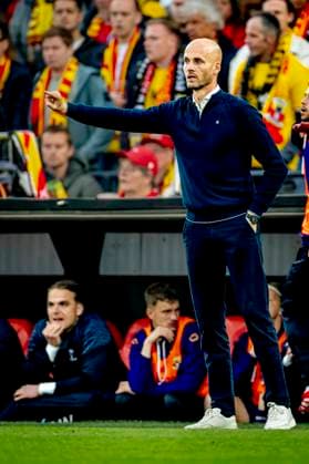 Go Ahead Eagles trainer Paul Simonis during the match AZ - Go Ahead Eagles (cupfinal) at the Stadium De Kuip for the Toto KNVB Beker season 2024-2025 in ROTTERDAM, Netherlands on 21 april 2025, (photo by Marcel van Dorst EYE4images DeFodi Images)