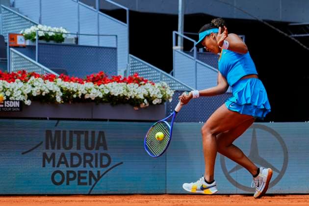 Mutua Madrid Open - Previews Naomi Osaka dejected after losing the match between Japan s Naomi Osaka and Italy s Lucia Bronzetti of the Mutua Madrid Open 2025, ATP, Tennis Herren Masters 1000 and WTA, Tennis Damen 1000, tournament celebrated at Caja Magica on April 22, 2025 in Madrid, Spain. Madrid Spain  Copyright: xJosexBretonx originalFilename:bretonhernandez-mutuamad250422_npD6K.jpg