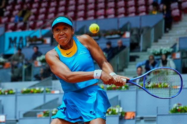 Mutua Madrid Open - Previews Naomi Osaka dejected after losing the match between Japan s Naomi Osaka and Italy s Lucia Bronzetti of the Mutua Madrid Open 2025, ATP, Tennis Herren Masters 1000 and WTA, Tennis Damen 1000, tournament celebrated at Caja Magica on April 22, 2025 in Madrid, Spain. Madrid Spain  Copyright: xJosexBretonx originalFilename:bretonhernandez-mutuamad250422_npzW5.jpg