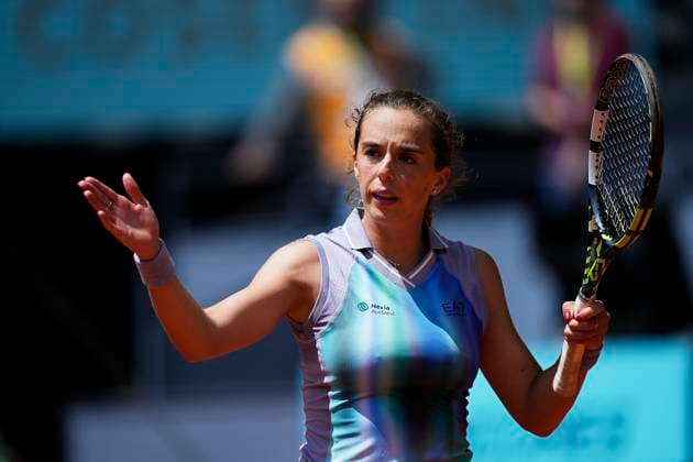 Mutua Madrid Open - Previews Lucia Bronzetti celebrates a point during the match between Japan s Naomi Osaka and Italy s Lucia Bronzetti of the Mutua Madrid Open 2025, ATP, Tennis Herren Masters 1000 and WTA, Tennis Damen 1000, tournament celebrated at Caja Magica on April 22, 2025 in Madrid, Spain. Madrid Spain  Copyright: xJosexBretonx originalFilename:bretonhernandez-mutuamad250422_npaez.jpg