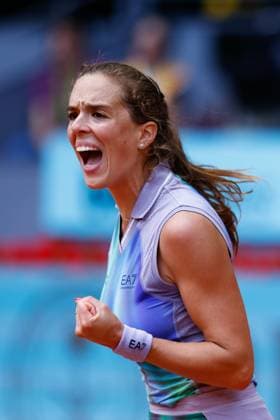 April 22, 2025, Madrid, Spain: LUCIA BRONZETTI of Italy in action against N. Osaka of Japan during the Mutua Madrid Open 2025, ATP, Tennis Herren Masters 1000 and WTA, Tennis Damen 1000, tennis tournament celebrated at Caja Magica. Bronzetti wins 6-4, 2-6, 6-4. Madrid SPAIN - ZUMAa181 20250422_zaa_a181_081 Copyright: xDennisxAgyemanx