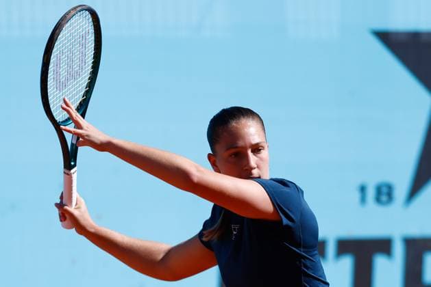 April 23, 2025, Madrid, Madrid, SPAIN: Diane Parry of France in action against Irina-Camelia Begu of Romania during the Mutua Madrid Open 2025, ATP, Tennis Herren Masters 1000 and WTA, Tennis Damen 1000, tennis tournament celebrated at Caja Magica on April 23, 2025 in Madrid, Spain. Madrid SPAIN - ZUMAa181 20250423_zaa_a181_067 Copyright: xDennisxAgyemanx