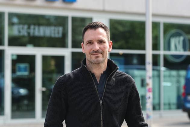 Mario Eggimann (Karlsruher SC, Geschaeftsfuehrer , Karlsruher SC Fussball, 2. Bundesliga, Training, 2024 2025, 23.04.2025, DFL REGULATIONS PROHIBIT ANY USE OF PHOTOGRAPHS AS IMAGE SEQUENCES AND OR QUASI-VIDEO, Karlsruher SC Fussball, 2. Bundesliga, Training, 2024 2025, 23.04.2025 Karlsruhe