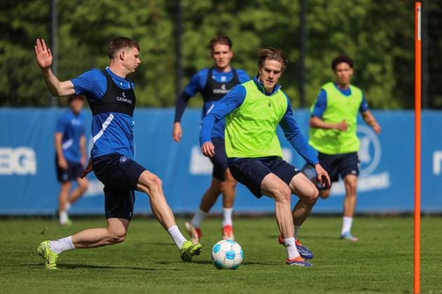 Andrin Hunziker (Karlsruher SC, 09) im Zweikampf mit David Herold (Karlsruher SC, 20), Karlsruher SC Fussball, 2. Bundesliga, Training, 2024 2025, 23.04.2025, DFL REGULATIONS PROHIBIT ANY USE OF PHOTOGRAPHS AS IMAGE SEQUENCES AND OR QUASI-VIDEO, Karlsruher SC Fussball, 2. Bundesliga, Training, 2024 2025, 23.04.2025 Karlsruhe