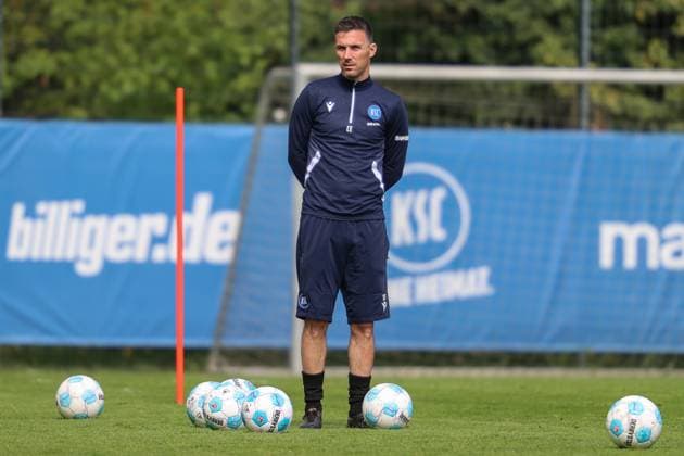 Christian Eichner (Karlsruher SC, Chef-Trainer), Karlsruher SC Fussball, 2. Bundesliga, Training, 2024 2025, 23.04.2025, DFL REGULATIONS PROHIBIT ANY USE OF PHOTOGRAPHS AS IMAGE SEQUENCES AND OR QUASI-VIDEO, Karlsruher SC Fussball, 2. Bundesliga, Training, 2024 2025, 23.04.2025 Karlsruhe