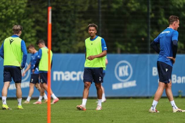 Bambase Conte (Karlsruher SC, 31), Karlsruher SC Fussball, 2. Bundesliga, Training, 2024 2025, 23.04.2025, DFL REGULATIONS PROHIBIT ANY USE OF PHOTOGRAPHS AS IMAGE SEQUENCES AND OR QUASI-VIDEO, Karlsruher SC Fussball, 2. Bundesliga, Training, 2024 2025, 23.04.2025 Karlsruhe